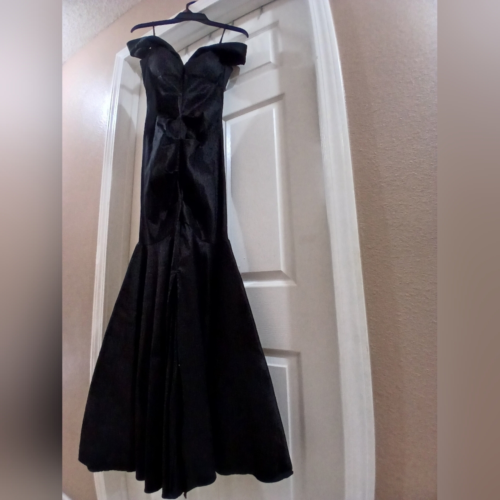 Elegant Black Off-Shoulder Evening Gown